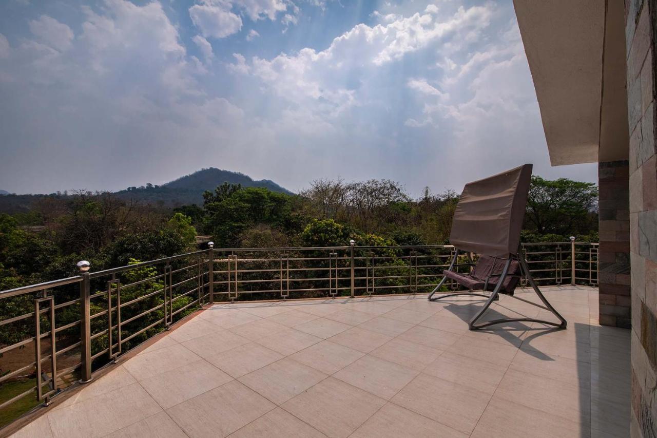 Aqua & Sage By Stayvista - Riverside Villa With Pool & Terrace Karjat Bagian luar foto