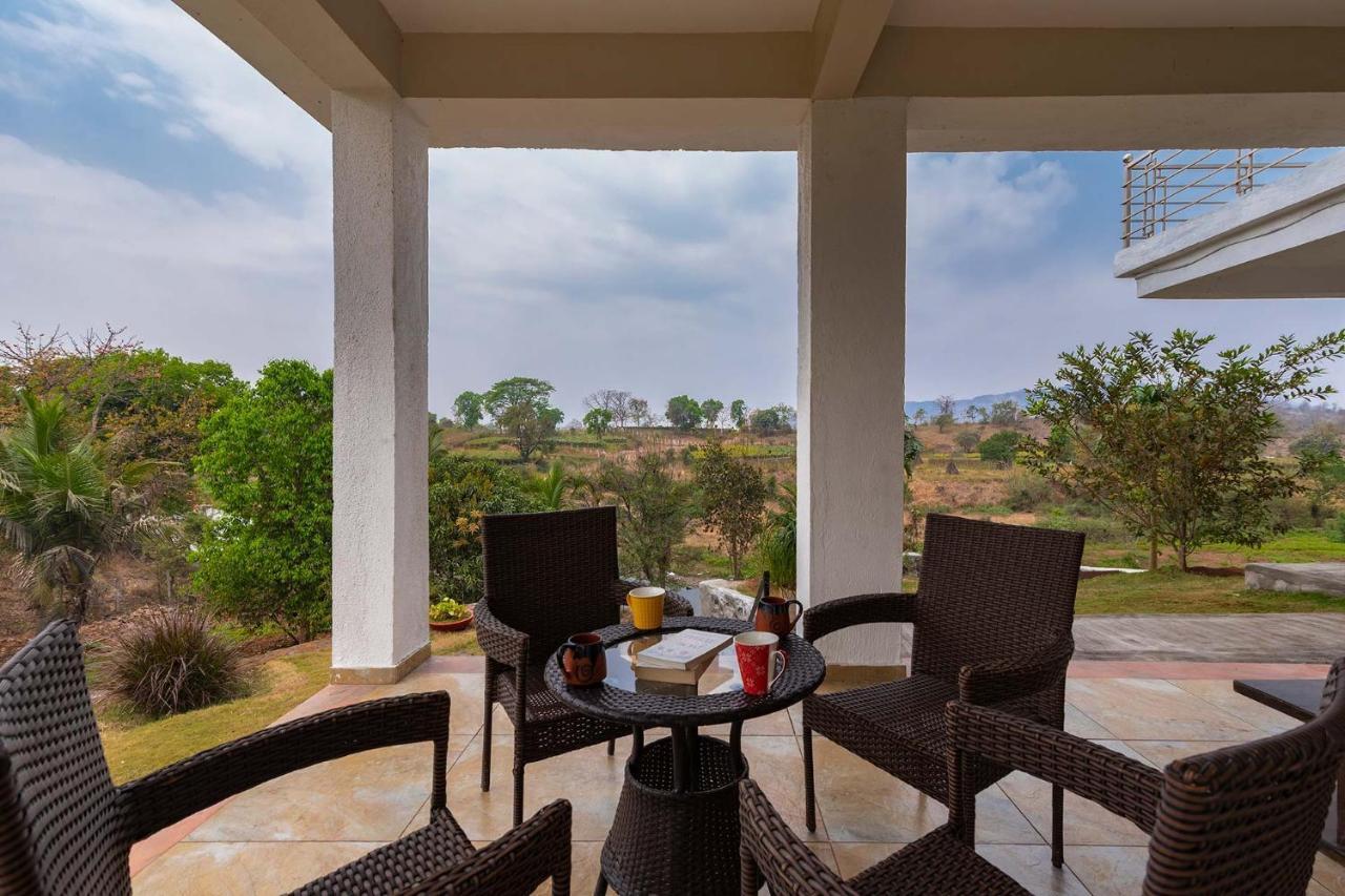 Aqua & Sage By Stayvista - Riverside Villa With Pool & Terrace Karjat Bagian luar foto
