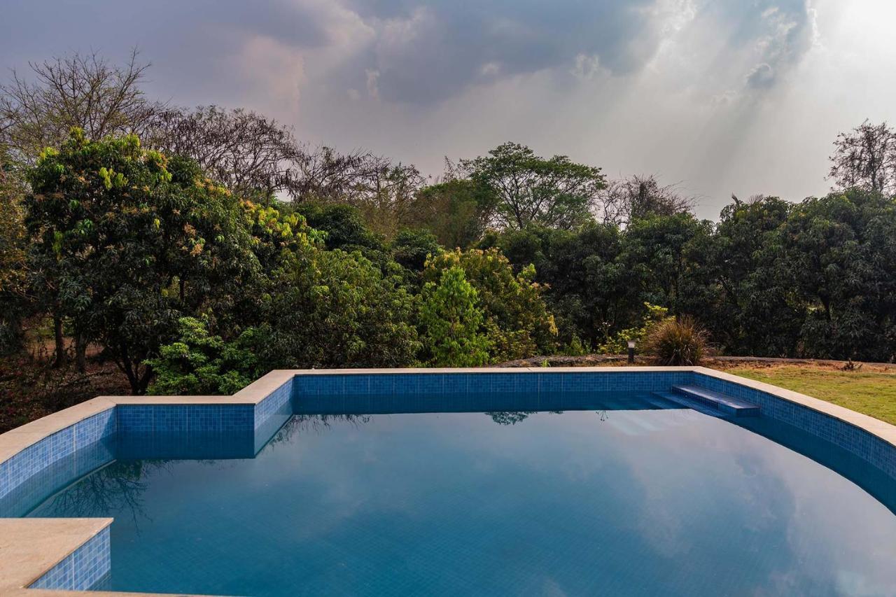 Aqua & Sage By Stayvista - Riverside Villa With Pool & Terrace Karjat Bagian luar foto